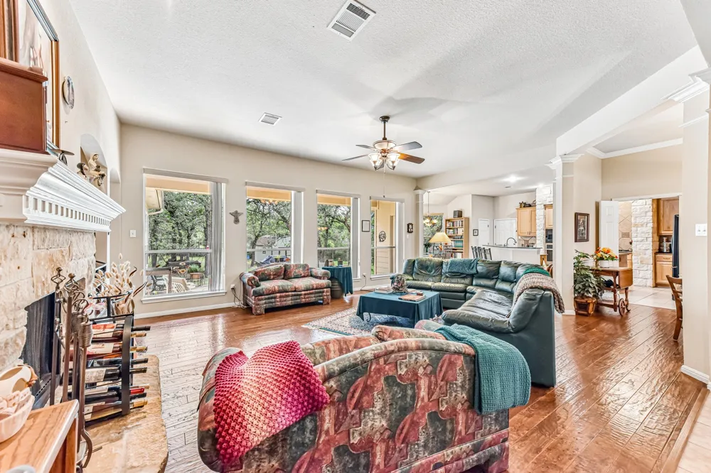 109 Elm Wood Drive Elgin, TX 78621