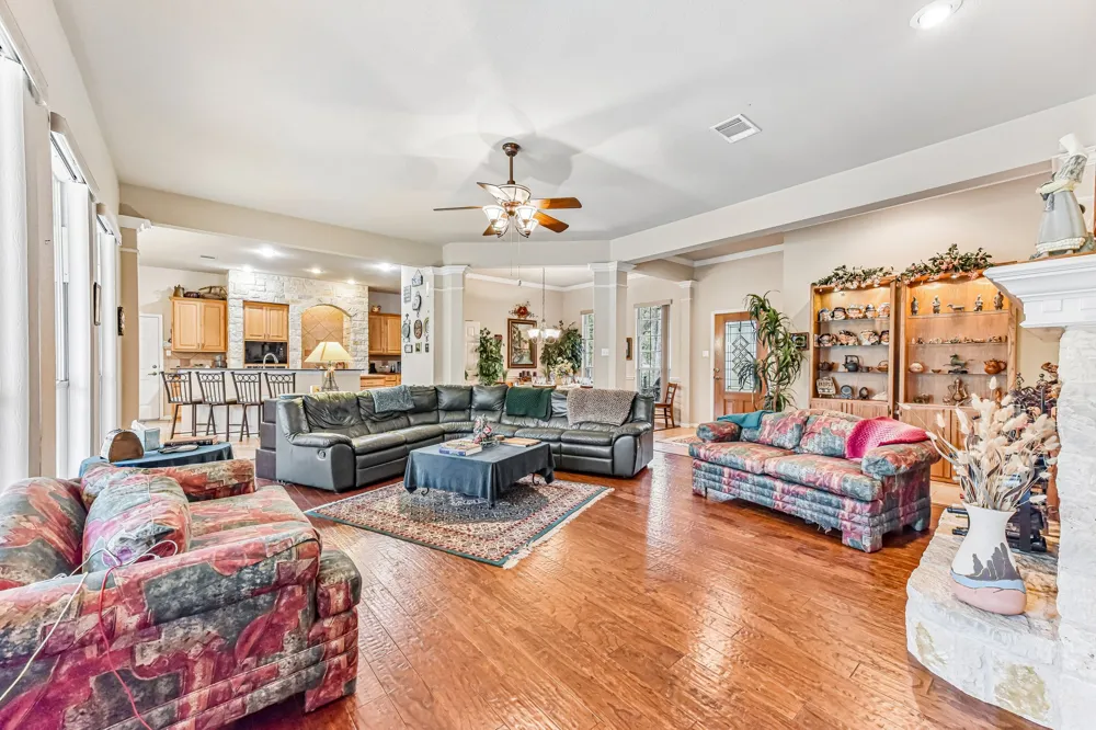 109 Elm Wood Drive Elgin, TX 78621