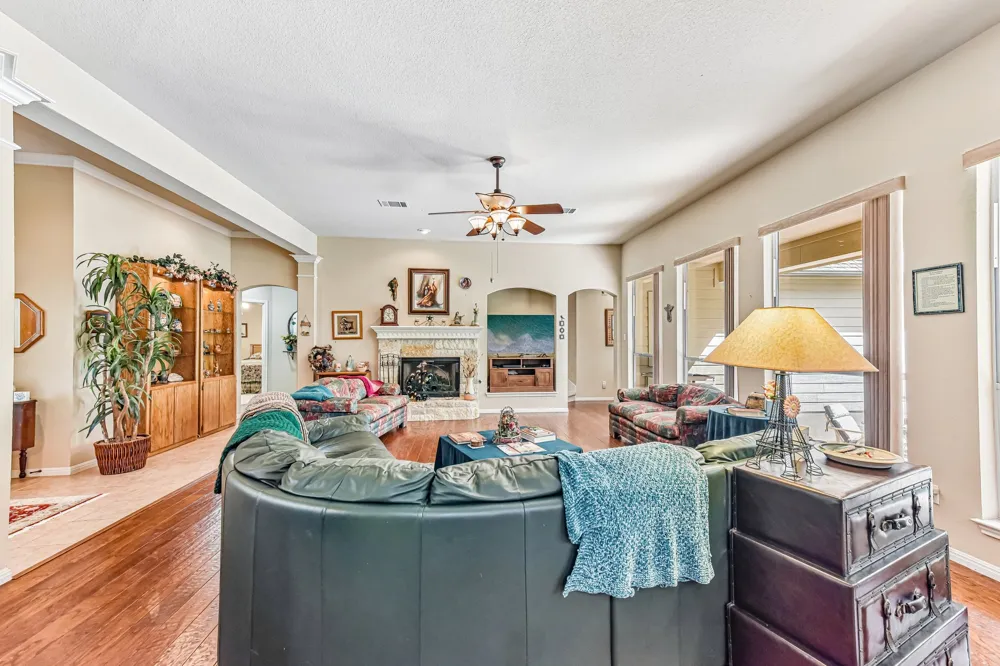 109 Elm Wood Drive Elgin, TX 78621