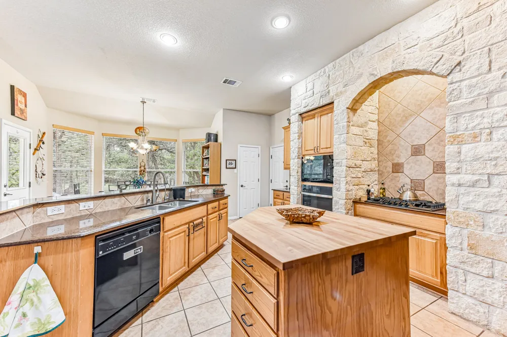 109 Elm Wood Drive Elgin, TX 78621