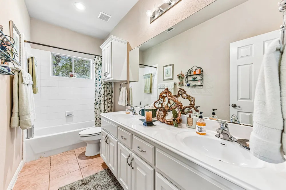 109 Elm Wood Drive Elgin, TX 78621