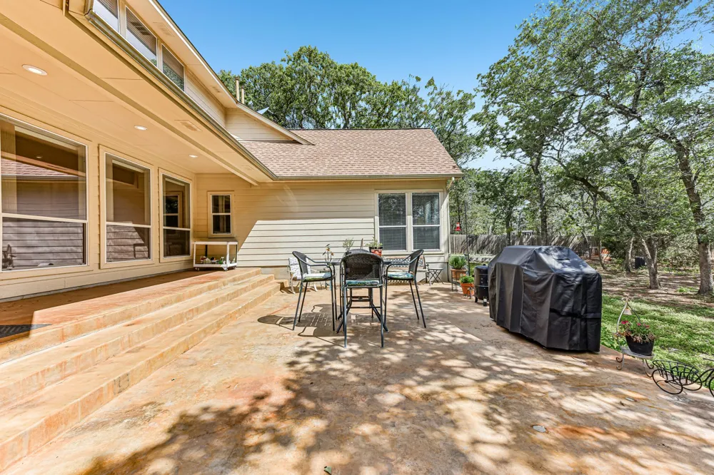 109 Elm Wood Drive Elgin, TX 78621