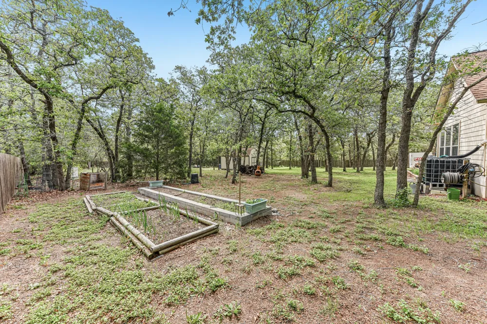109 Elm Wood Drive Elgin, TX 78621