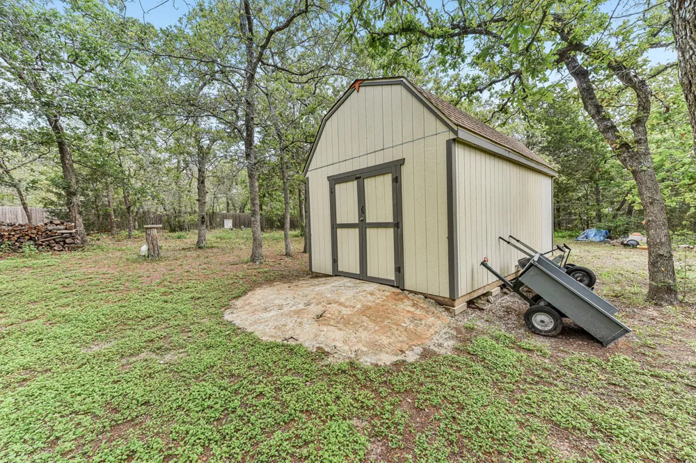 109 Elm Wood Drive Elgin, TX 78621
