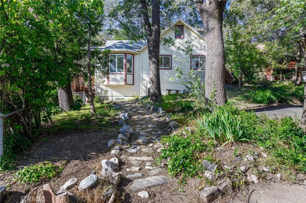 29288 Lake View Cedar Glen, CA 92321