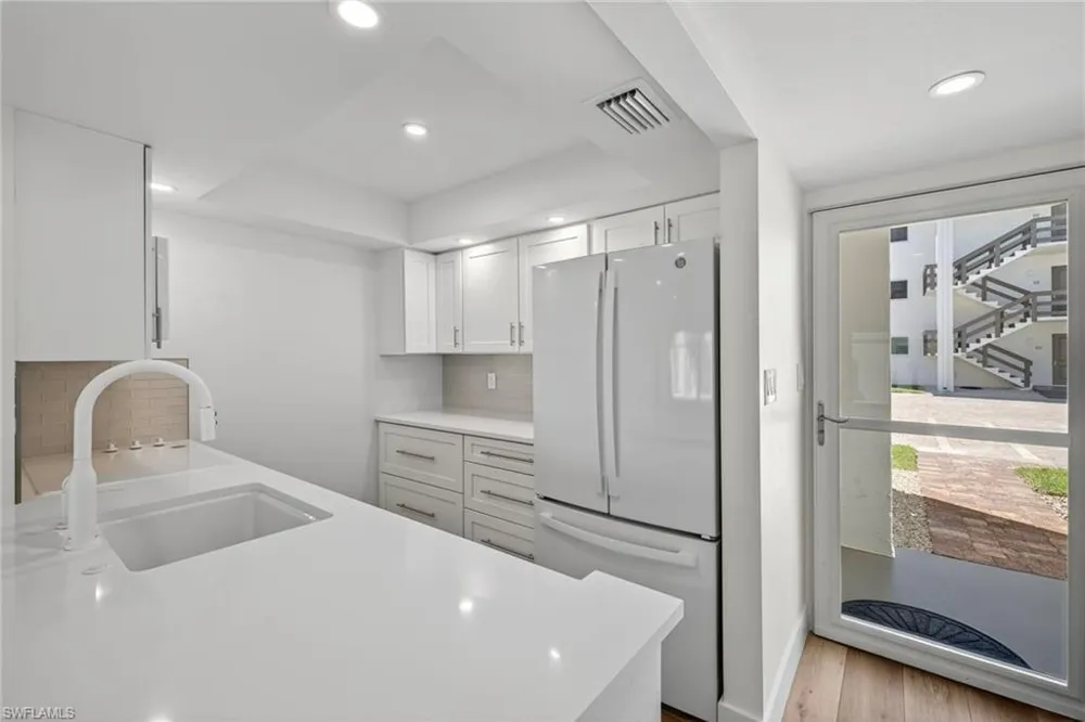 1610 Middle Gulf Drive #F2 Sanibel, FL 33957