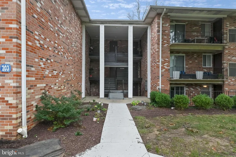 203 VICTOR PARKWAY #203F