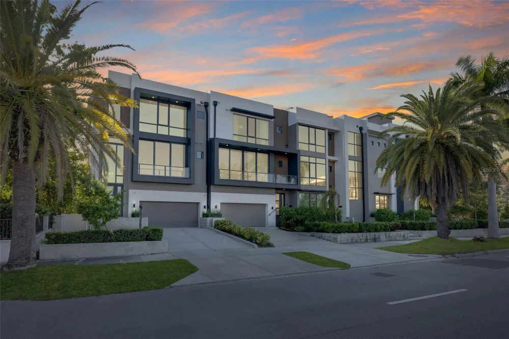98 W DAVIS BOULEVARD Tampa, FL 33606