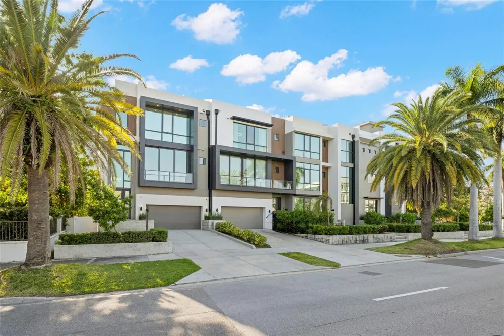 98 W DAVIS BOULEVARD Tampa, FL 33606