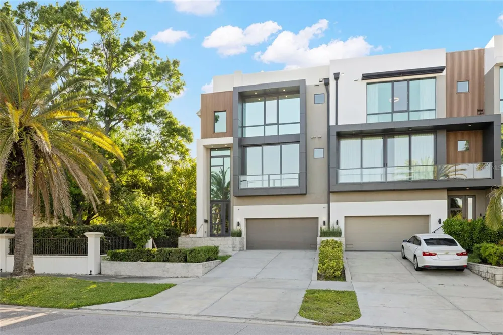 98 W DAVIS BOULEVARD Tampa, FL 33606