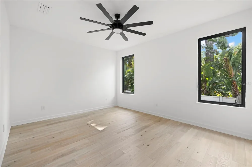 98 W DAVIS BOULEVARD Tampa, FL 33606