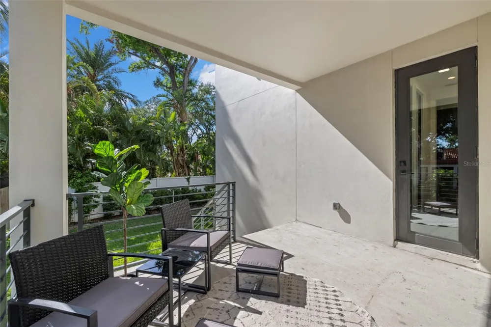 98 W DAVIS BOULEVARD Tampa, FL 33606