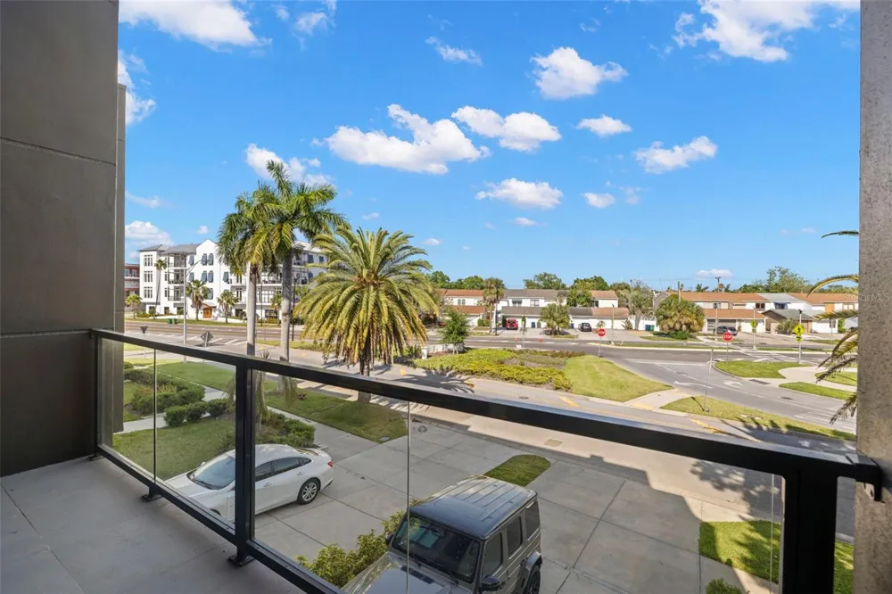 98 W DAVIS BOULEVARD Tampa, FL 33606