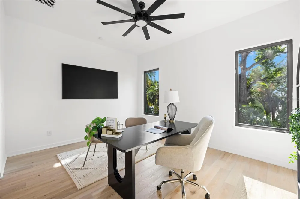 98 W DAVIS BOULEVARD Tampa, FL 33606