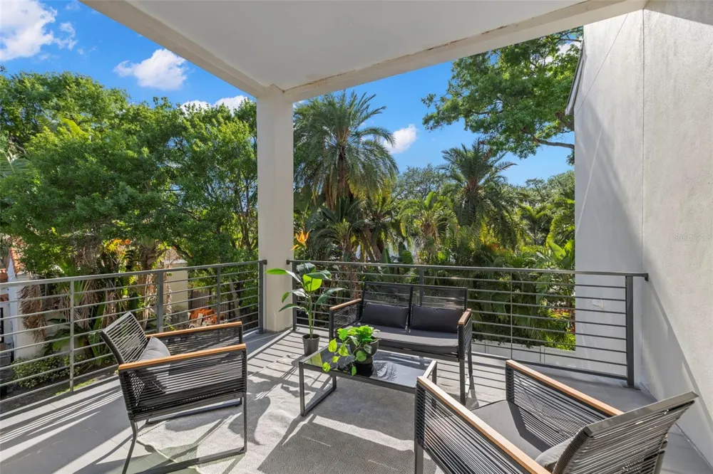 98 W DAVIS BOULEVARD Tampa, FL 33606