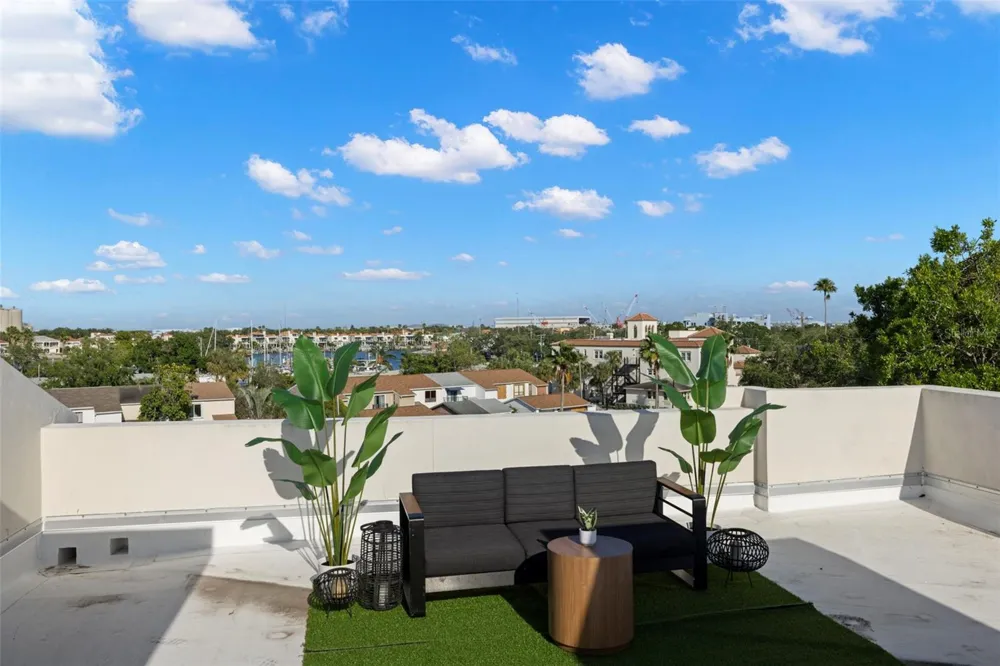 98 W DAVIS BOULEVARD Tampa, FL 33606