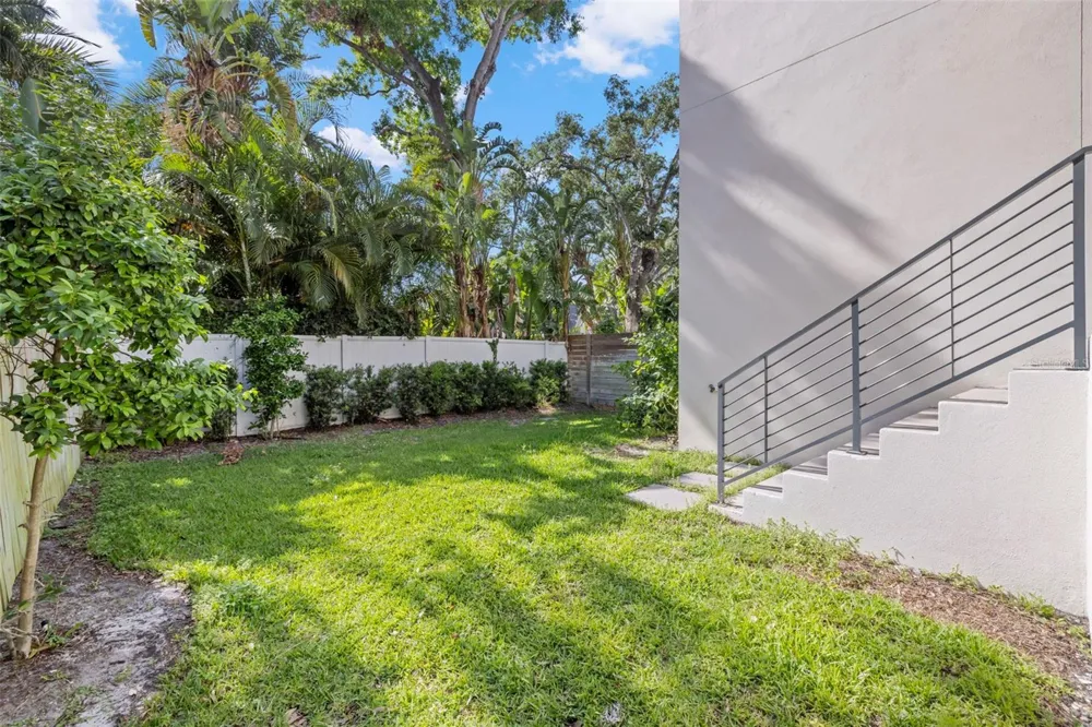 98 W DAVIS BOULEVARD Tampa, FL 33606