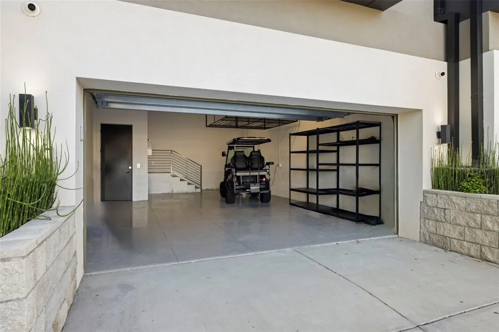 98 W DAVIS BOULEVARD Tampa, FL 33606