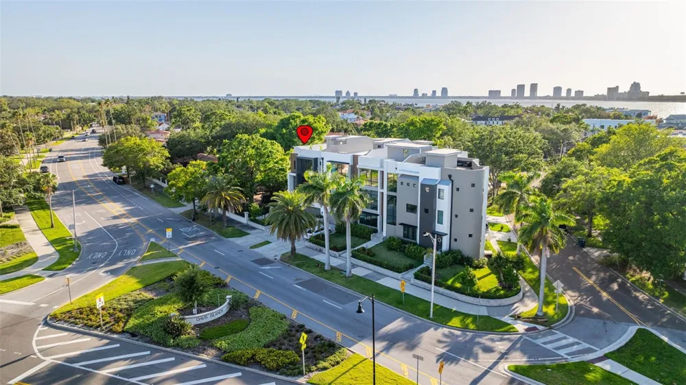 98 W DAVIS BOULEVARD Tampa, FL 33606