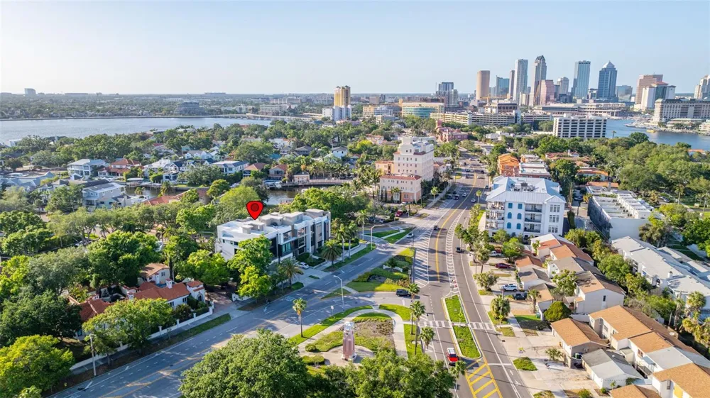98 W DAVIS BOULEVARD Tampa, FL 33606