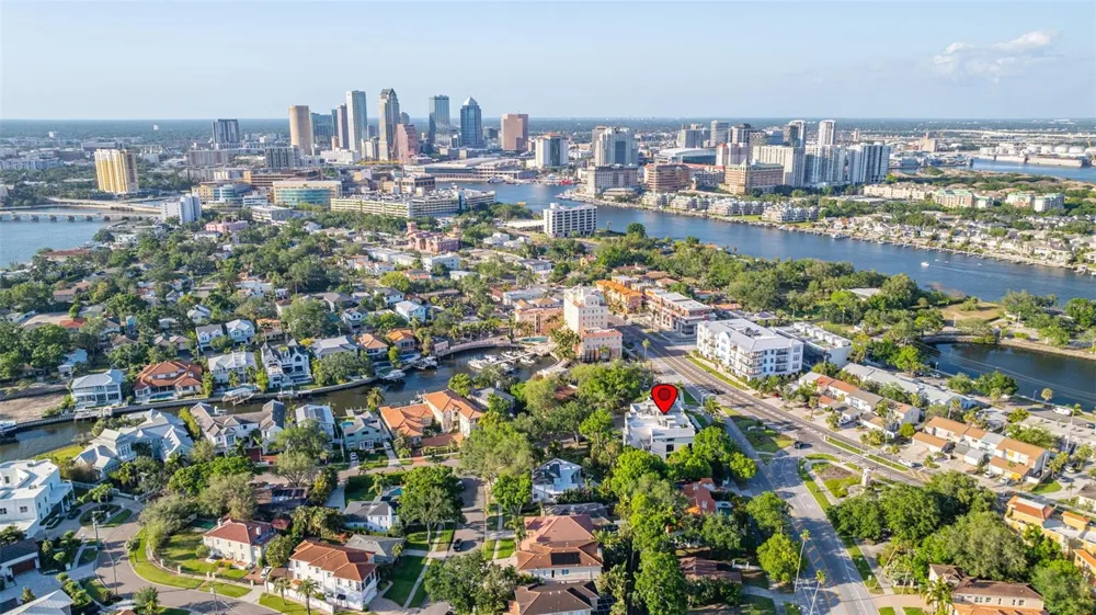 98 W DAVIS BOULEVARD Tampa, FL 33606