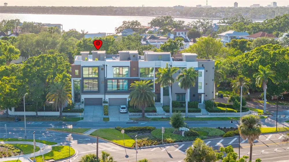98 W DAVIS BOULEVARD Tampa, FL 33606