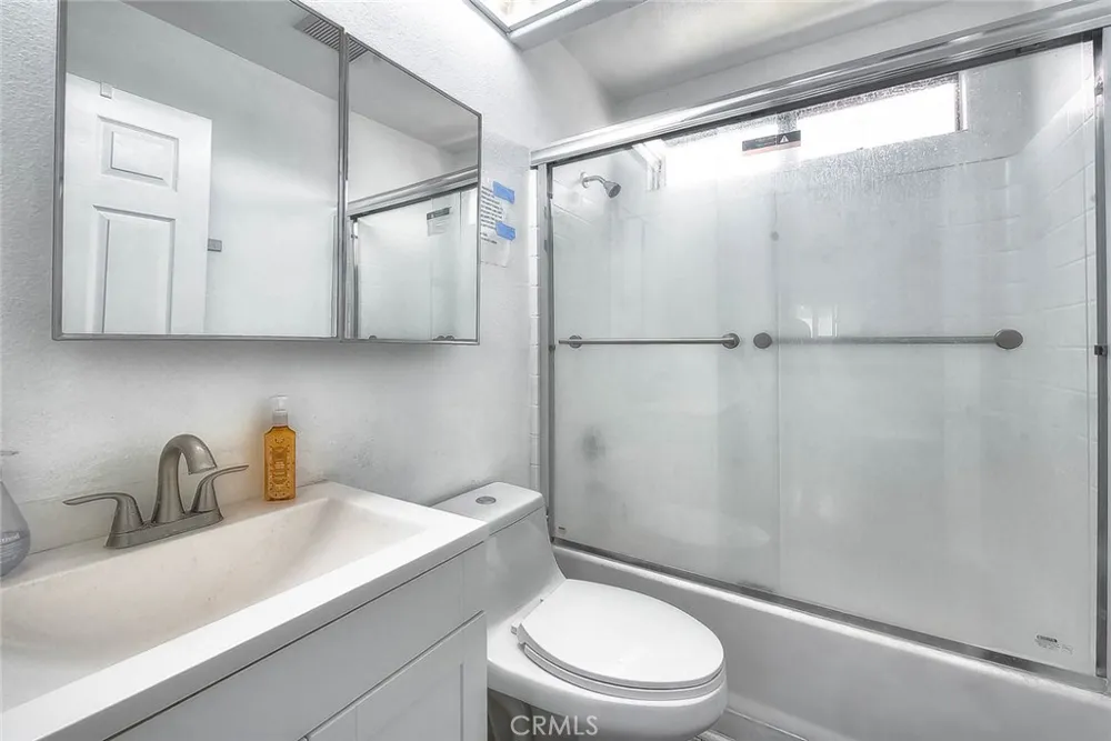 22676 Genova Laguna Hills, CA 92653