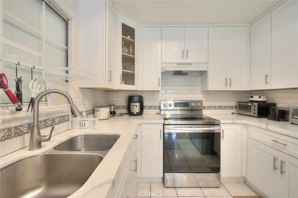22676 Genova Laguna Hills, CA 92653