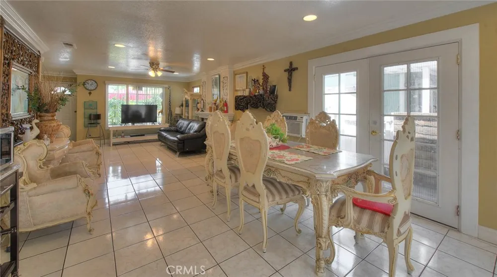 22676 Genova Laguna Hills, CA 92653