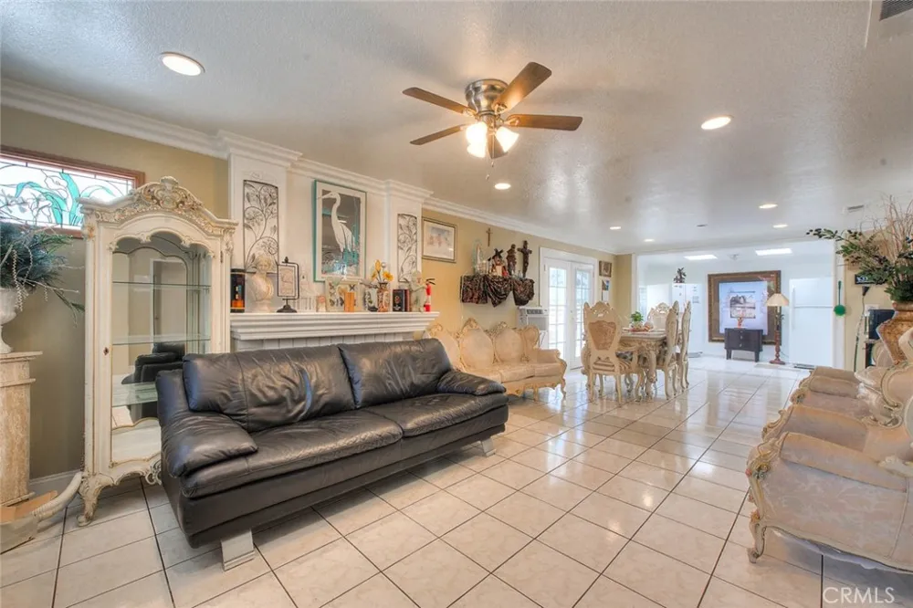 22676 Genova Laguna Hills, CA 92653