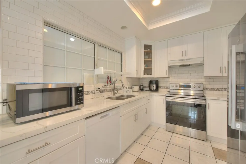22676 Genova Laguna Hills, CA 92653