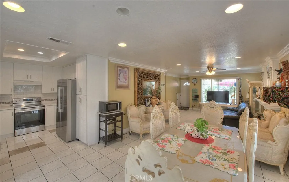 22676 Genova Laguna Hills, CA 92653