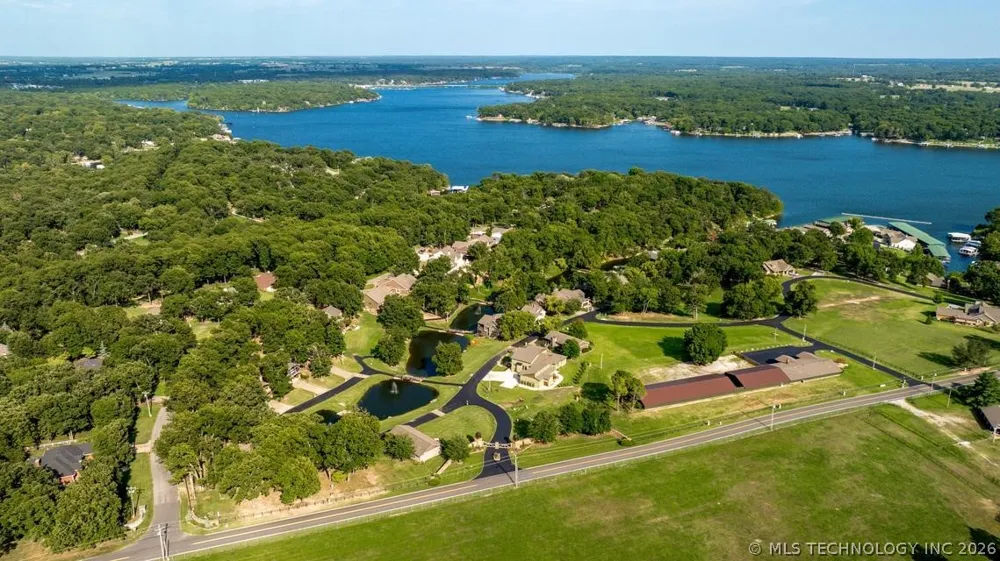 14 Upper Waterfall Road Grove, OK 74344