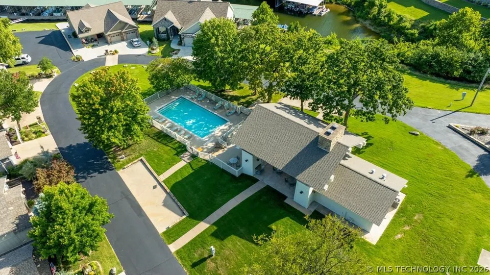 14 Upper Waterfall Road Grove, OK 74344