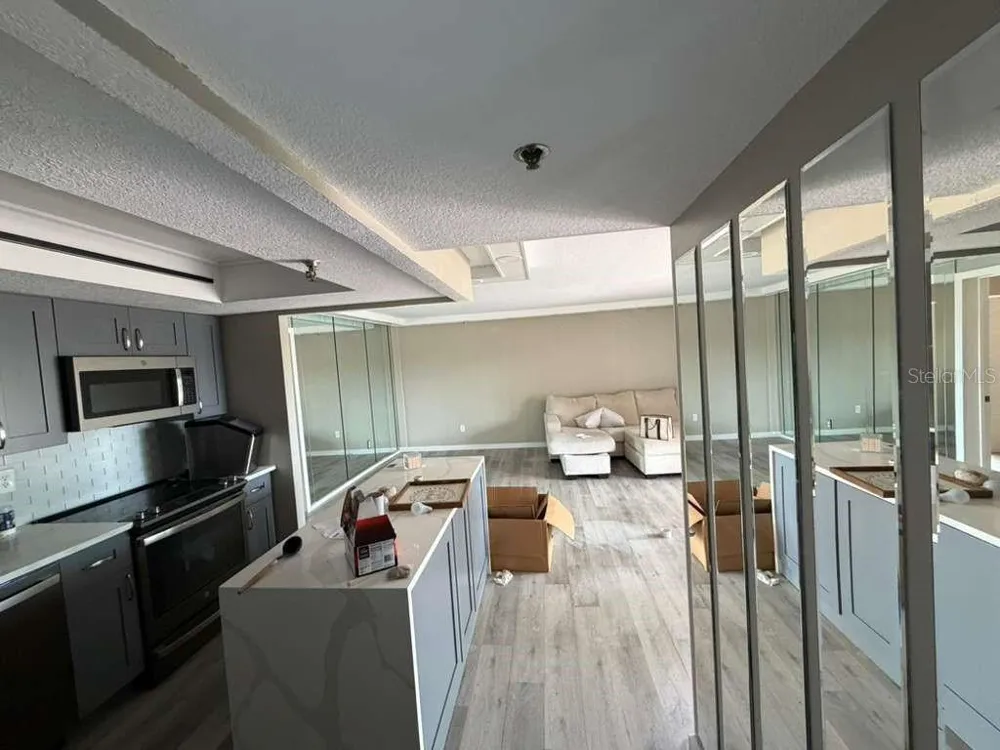 7432 SUNSHINE SKYWAY LANE S #206 St Petersburg, FL 33711