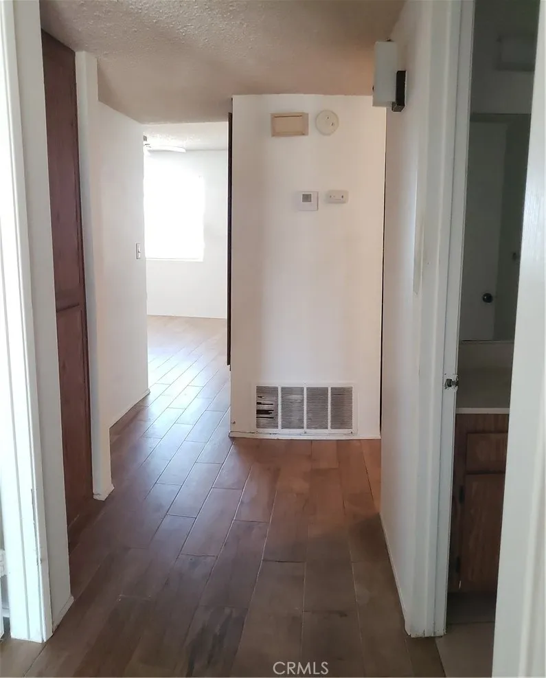 1964 W OAKLAND AVENUE Hemet, CA 92545