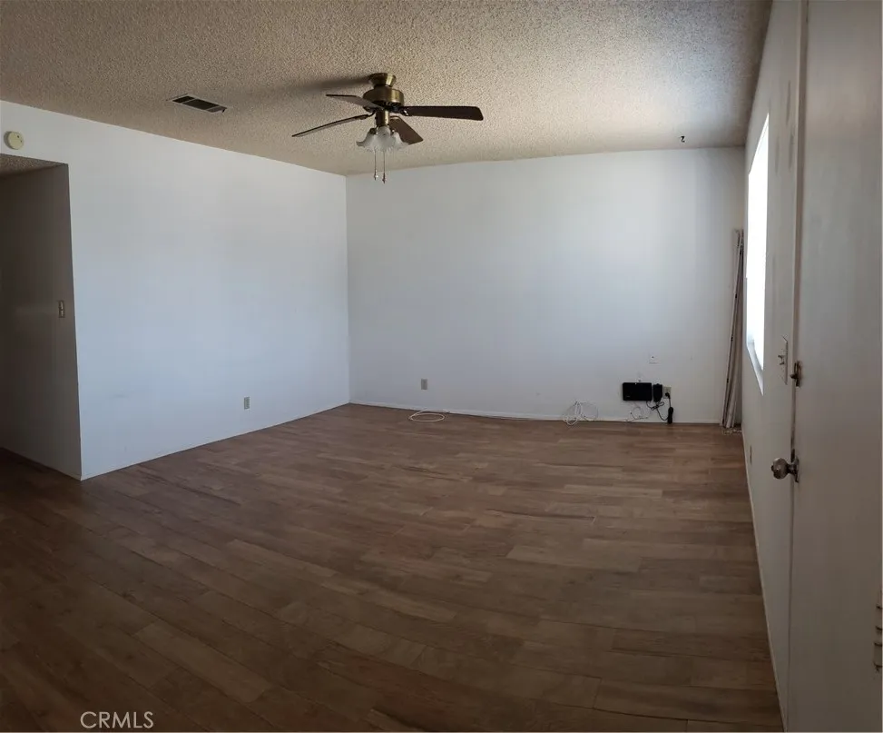 1964 W OAKLAND AVENUE Hemet, CA 92545