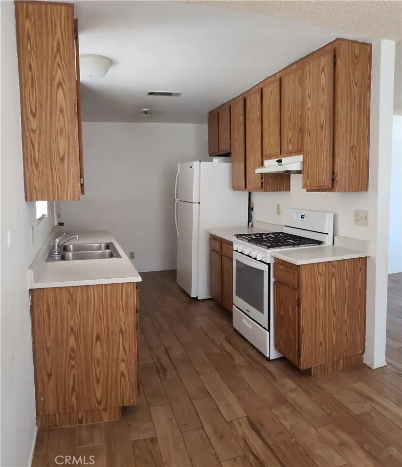 1964 W OAKLAND AVENUE Hemet, CA 92545
