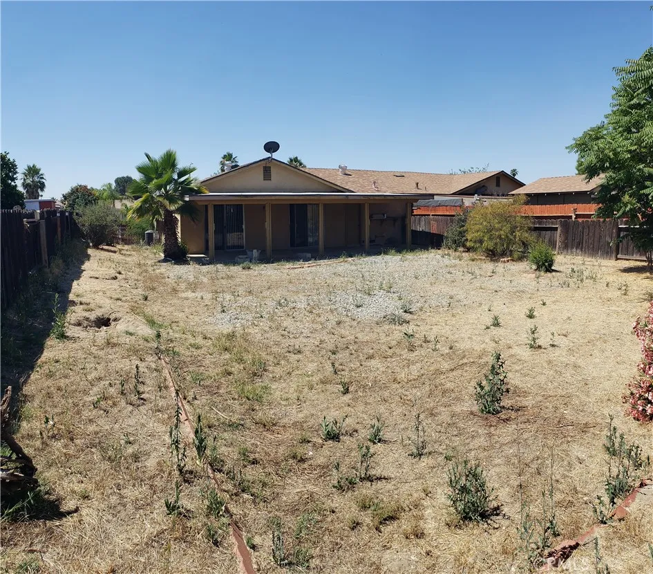 1964 W OAKLAND AVENUE Hemet, CA 92545