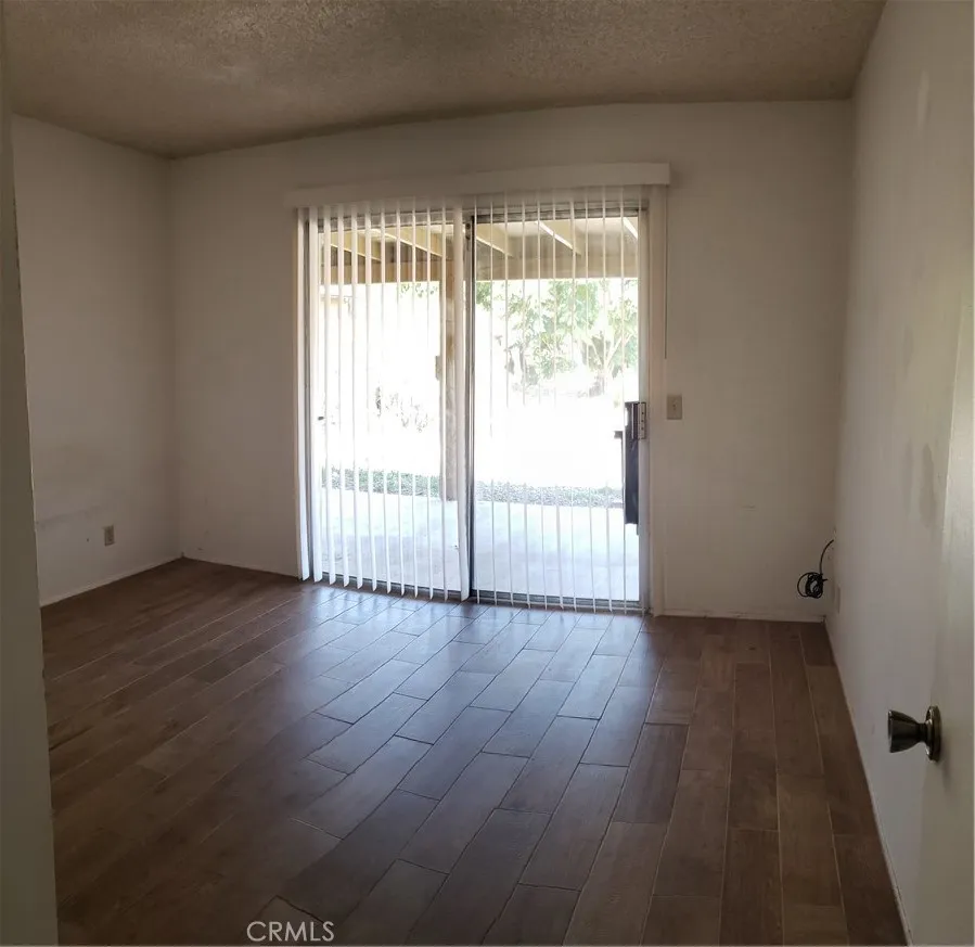 1964 W OAKLAND AVENUE Hemet, CA 92545