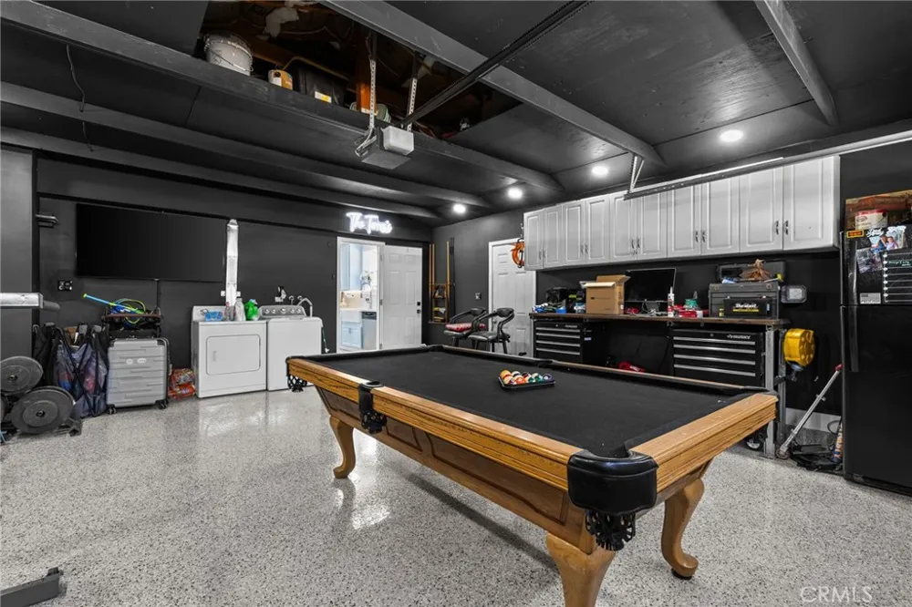 218 Foxbury Pomona, CA 91767