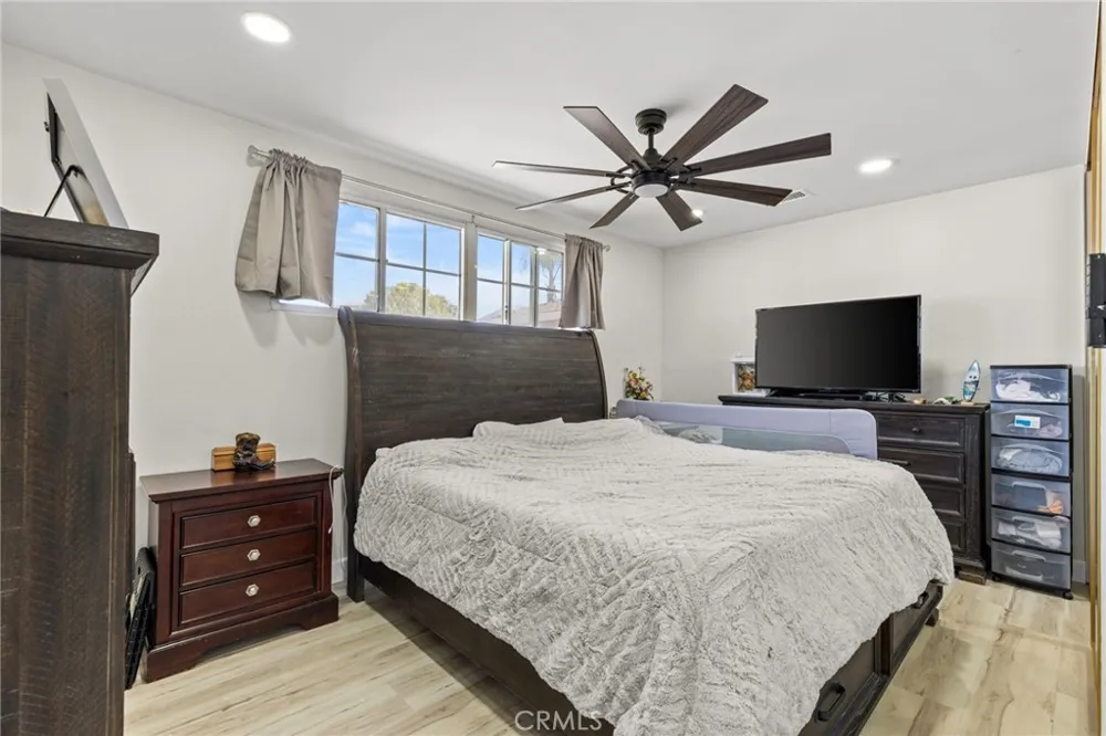 218 Foxbury Pomona, CA 91767