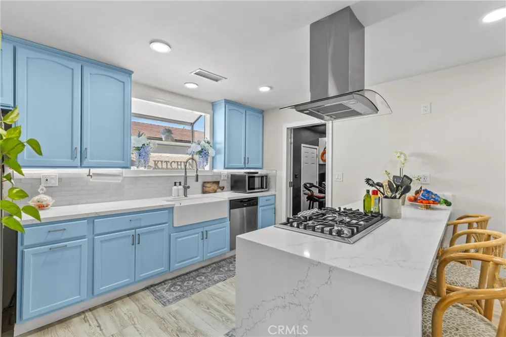 218 Foxbury Pomona, CA 91767