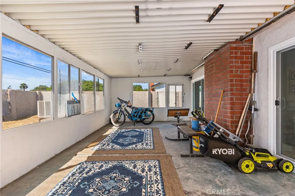 218 Foxbury Pomona, CA 91767