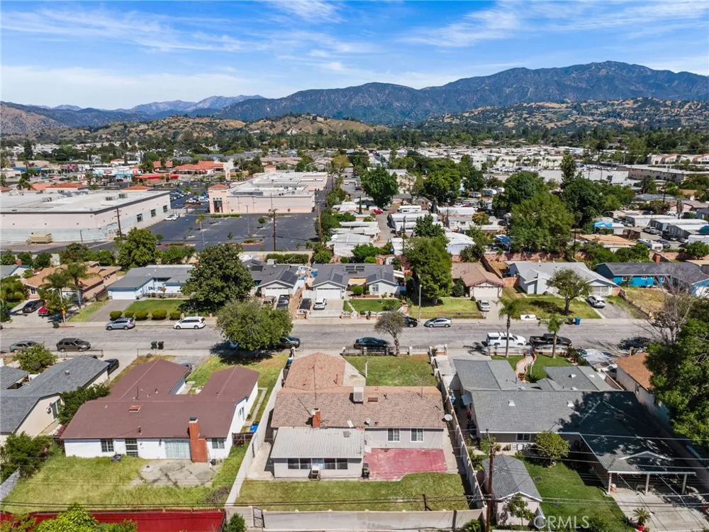 218 Foxbury Pomona, CA 91767