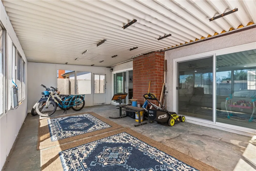 218 Foxbury Pomona, CA 91767