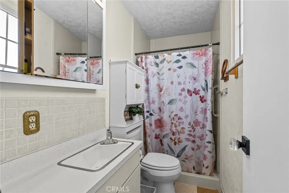 218 Foxbury Pomona, CA 91767