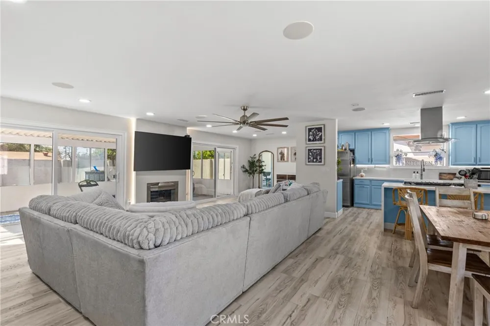 218 Foxbury Pomona, CA 91767