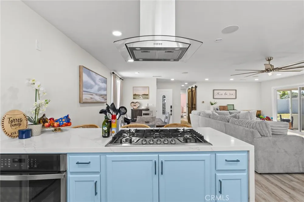 218 Foxbury Pomona, CA 91767