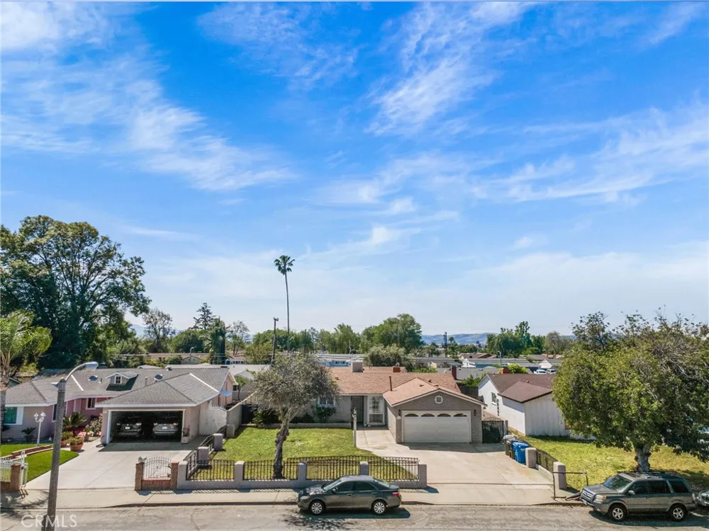 218 Foxbury Pomona, CA 91767